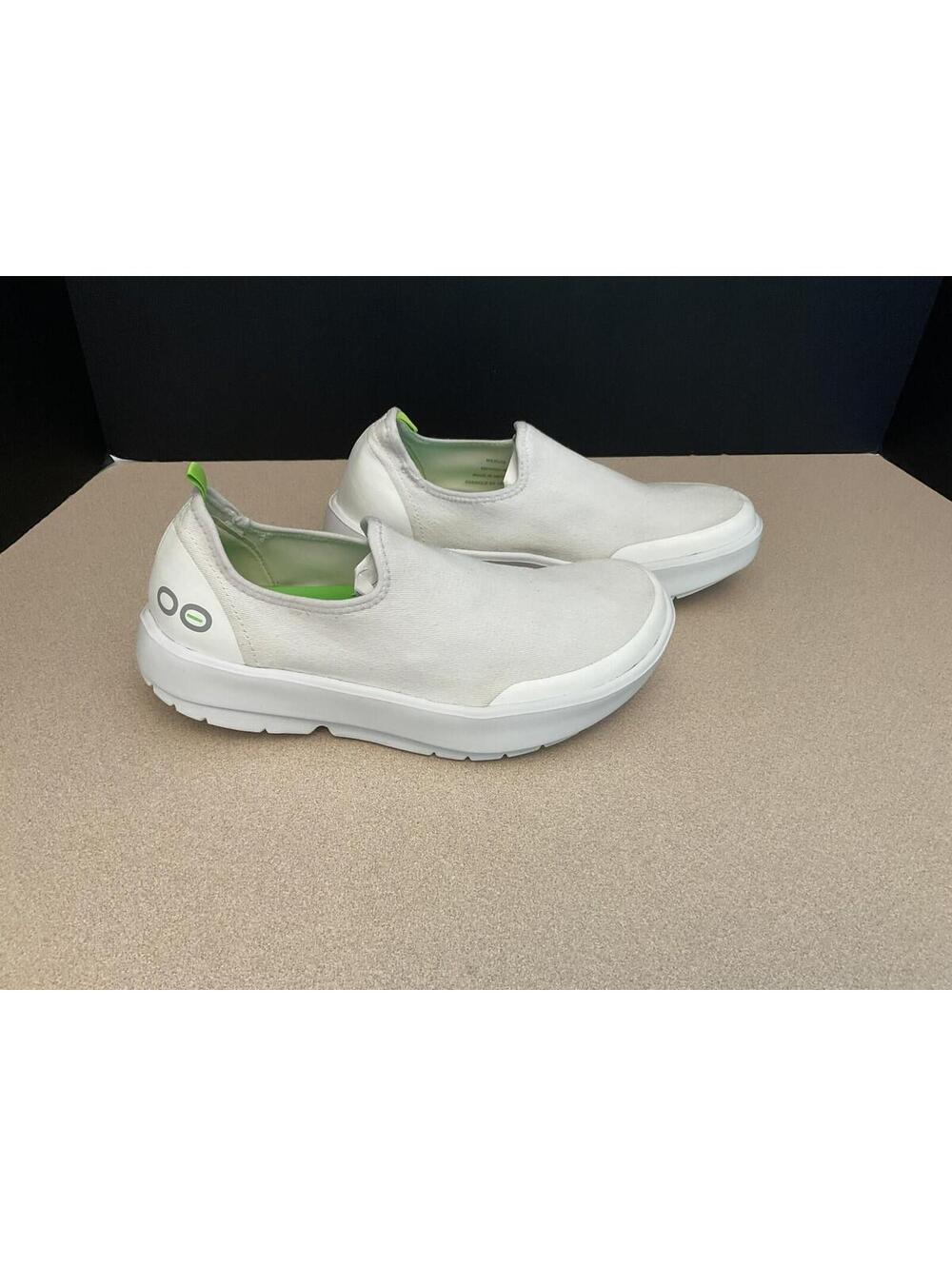 Womens OOFOS OOmg EeZee White Slip On Recovery Shoes. Size 8. Nice Shoes!!!